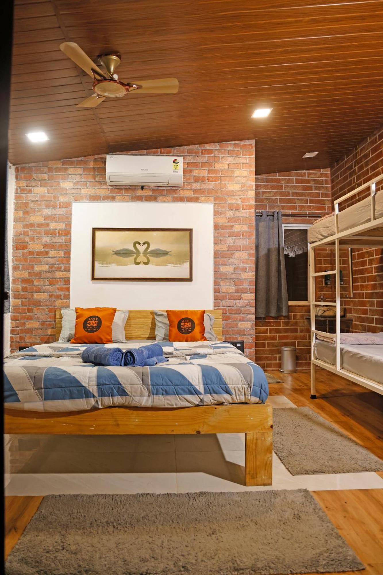Hashtag Travellers By Mody Stays Lonavala Room photo
